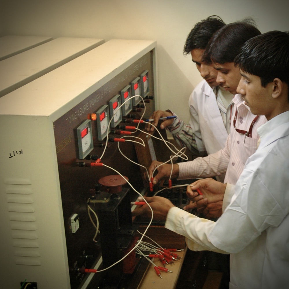 Inside a K-IIT laboratory