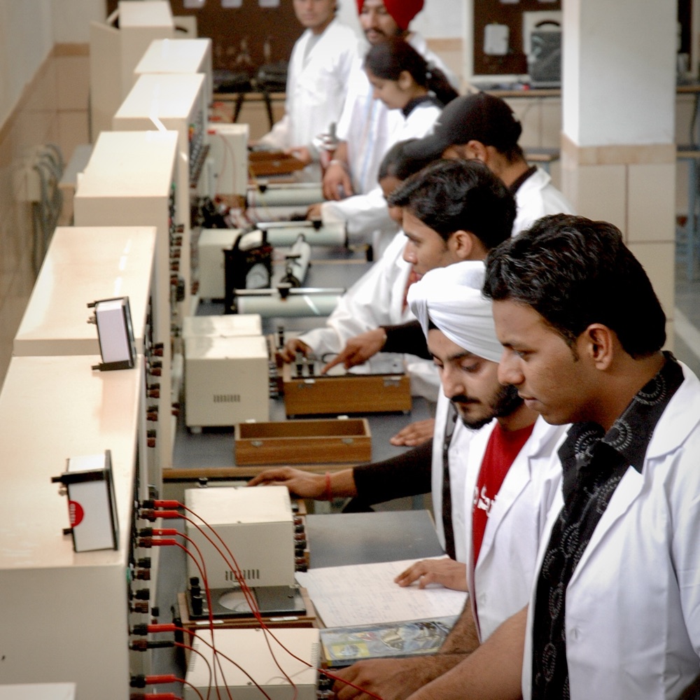 Inside a K-IIT laboratory